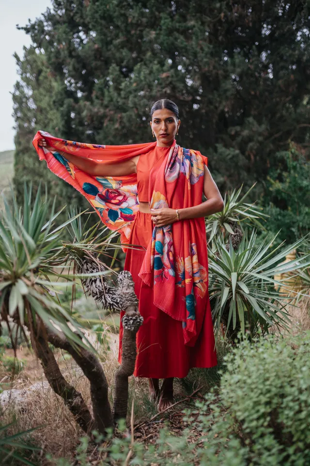 petrusse-icone-rouge-tole-jardin-frida-kahlo image 1