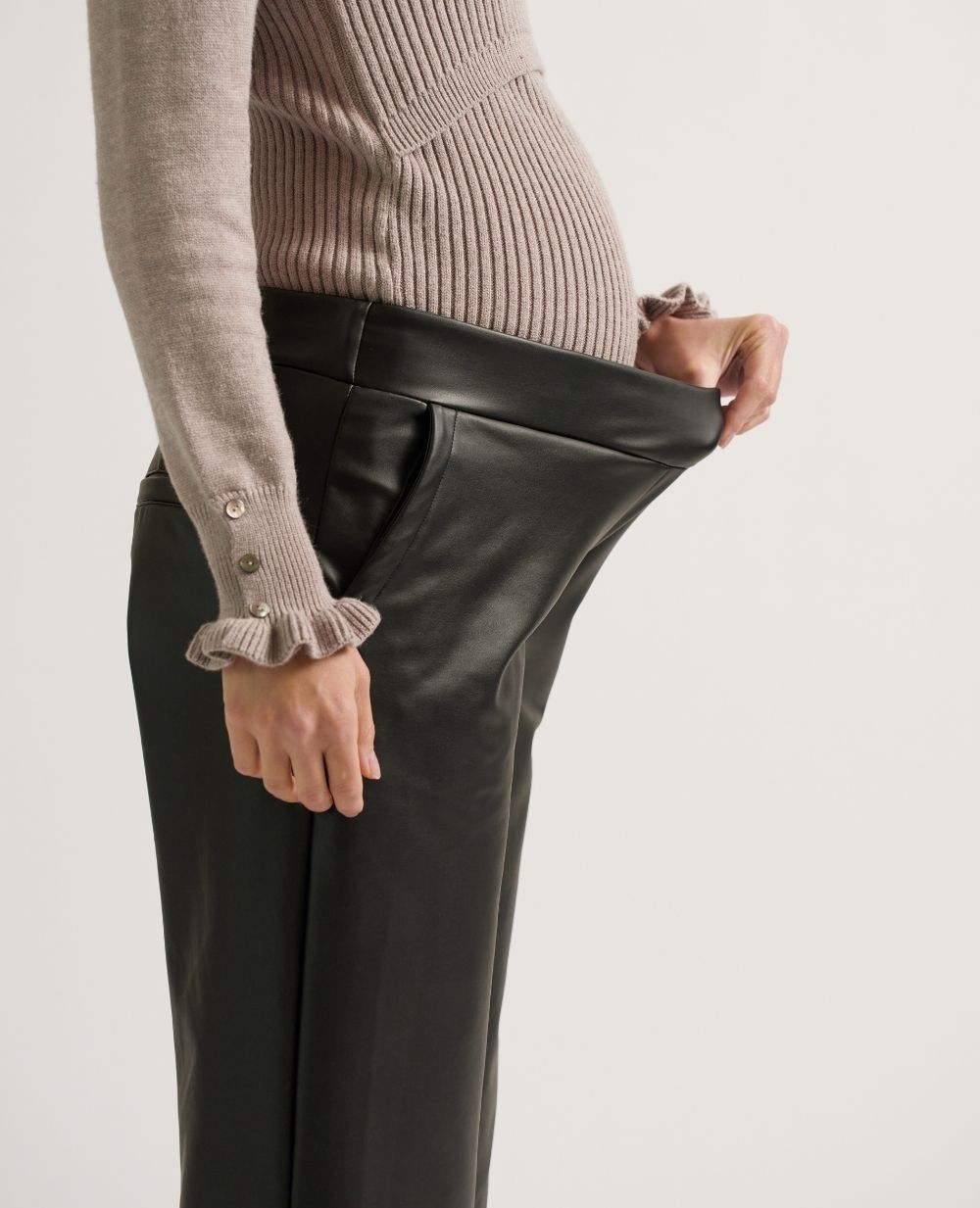 cache-c-ur-alix-pantalon-de-maternit-simili-cuir-noir image 6