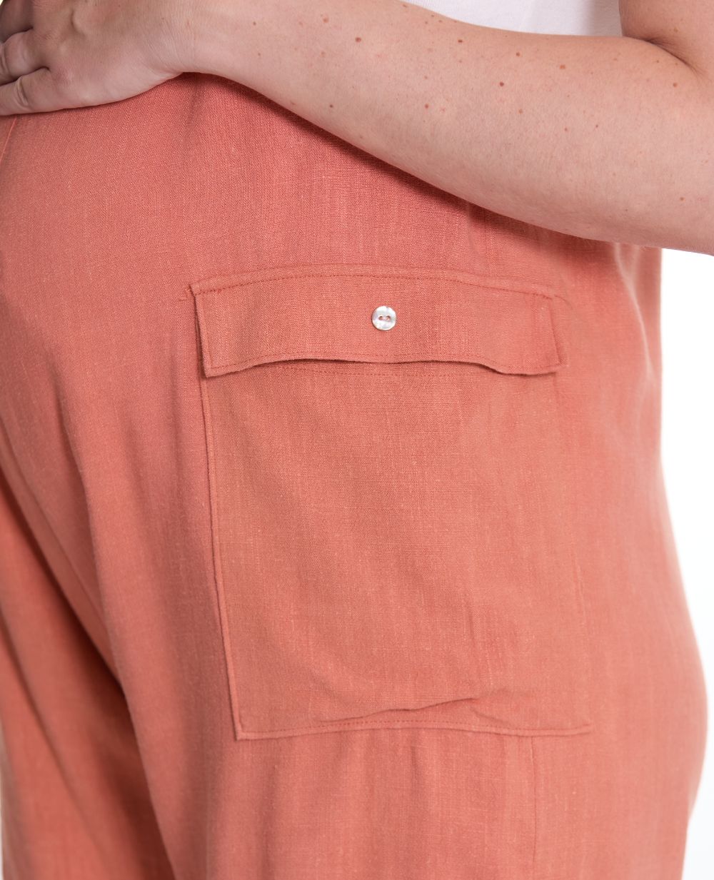 cache-c-ur-salopette-short-maternit-eloise-abricot-lin-viscose image 6