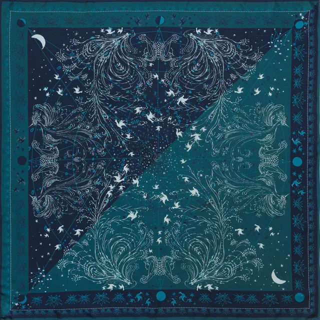petrusse-carr-soie-90-zenith-navy image 1