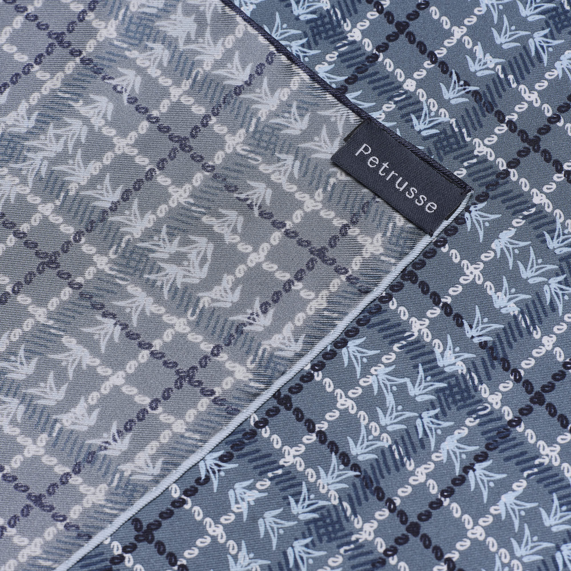 petrusse-carr-soie-90-clan-denim image 5