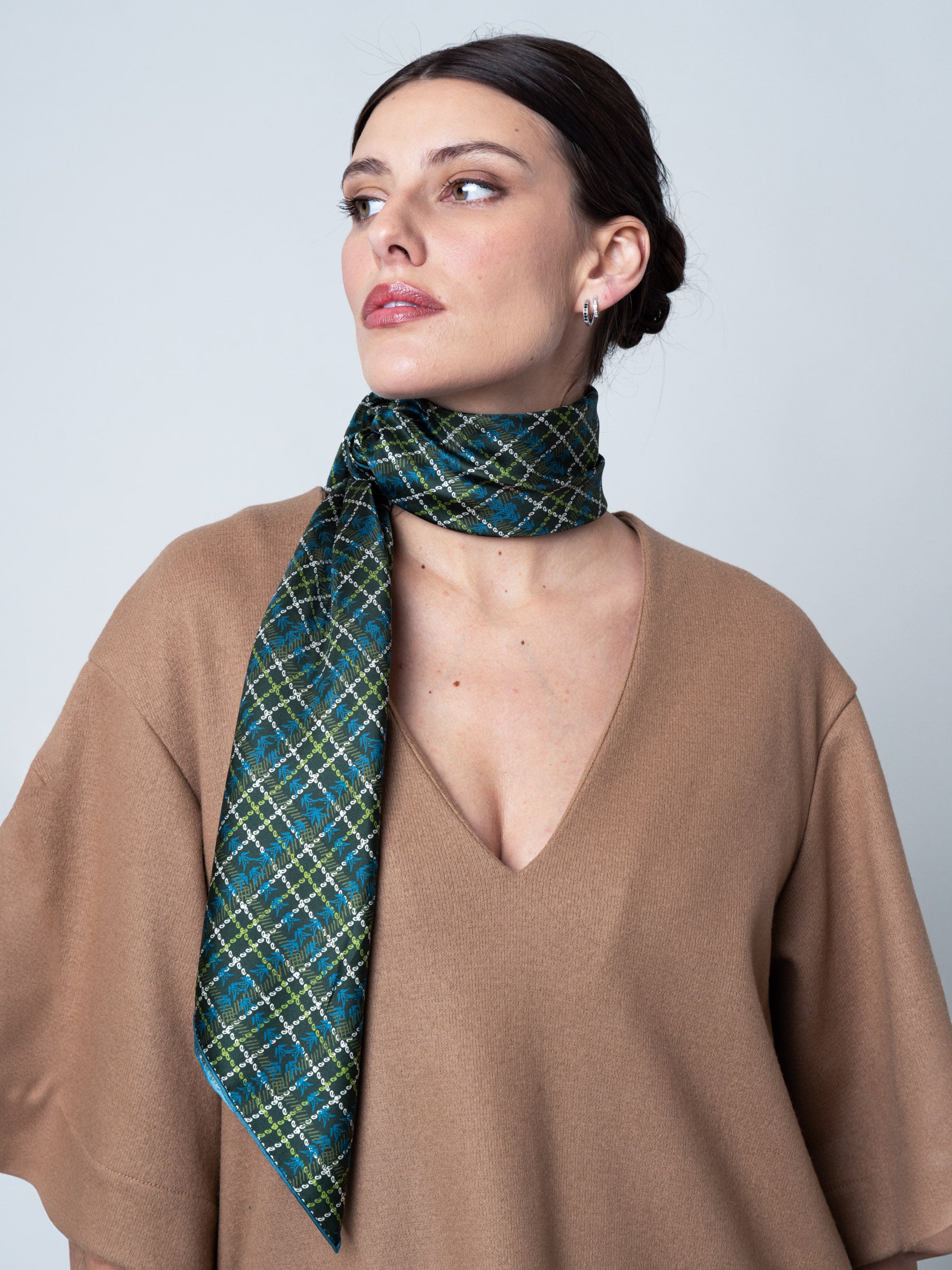 petrusse-clan-kaki-carr-de-soie-90-tartan image 6