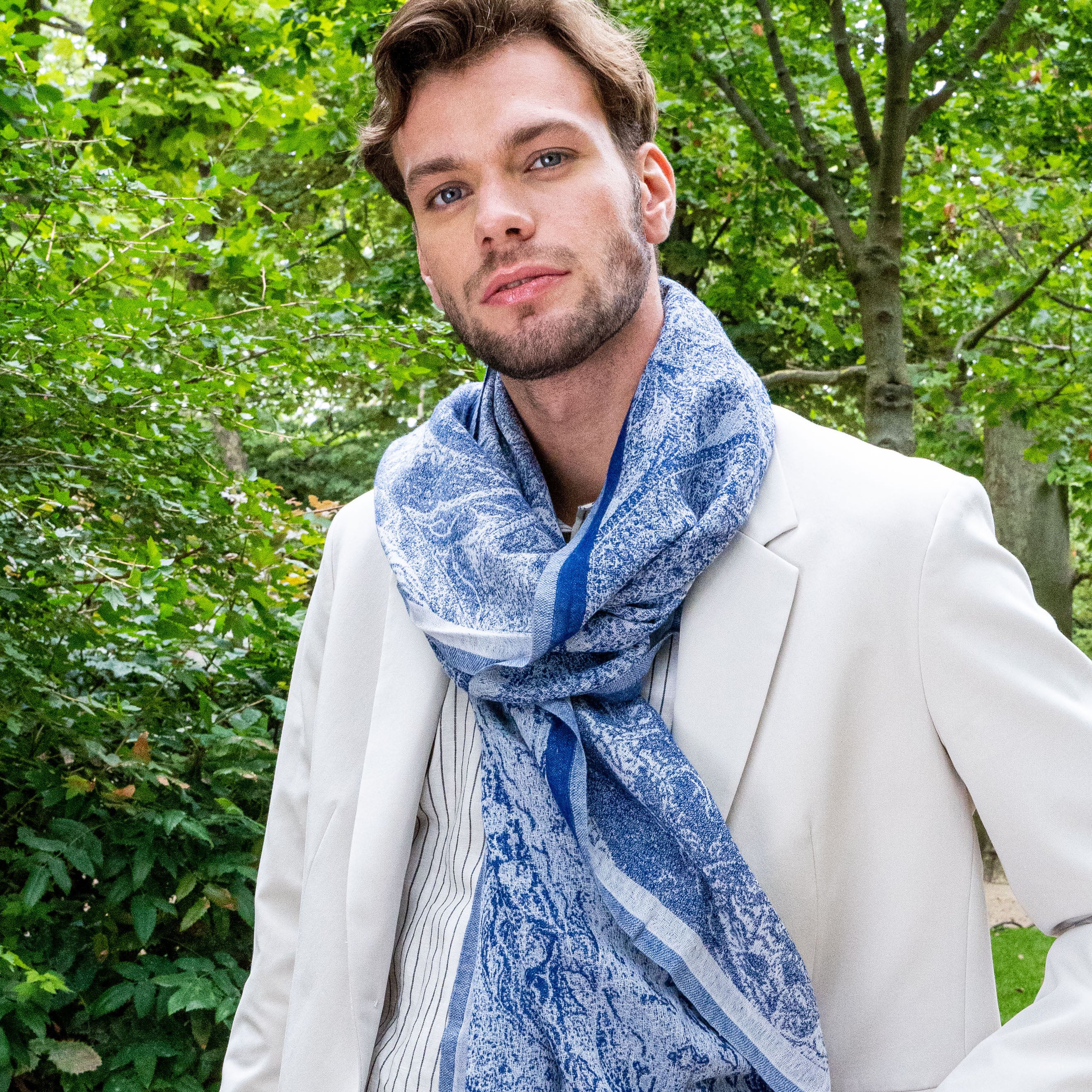petrusse-absolu-bleu-tole-jacquard-laine-cachemire-extra-longue image 5