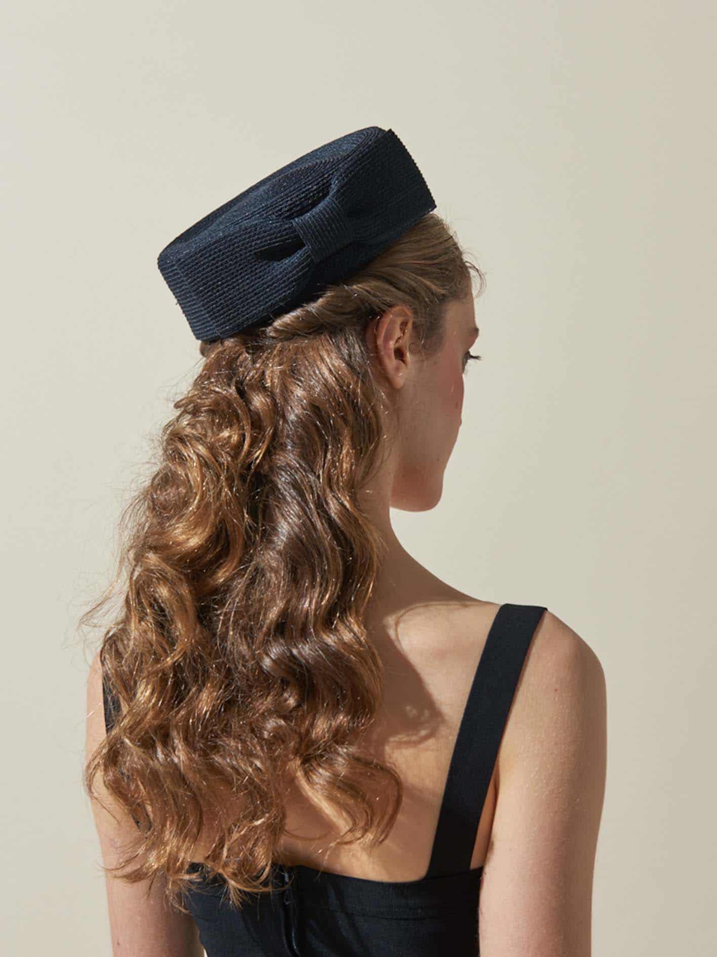 mademoiselle-chapeaux-jackie-chapeau-iconique-de-c-r-monie image 3