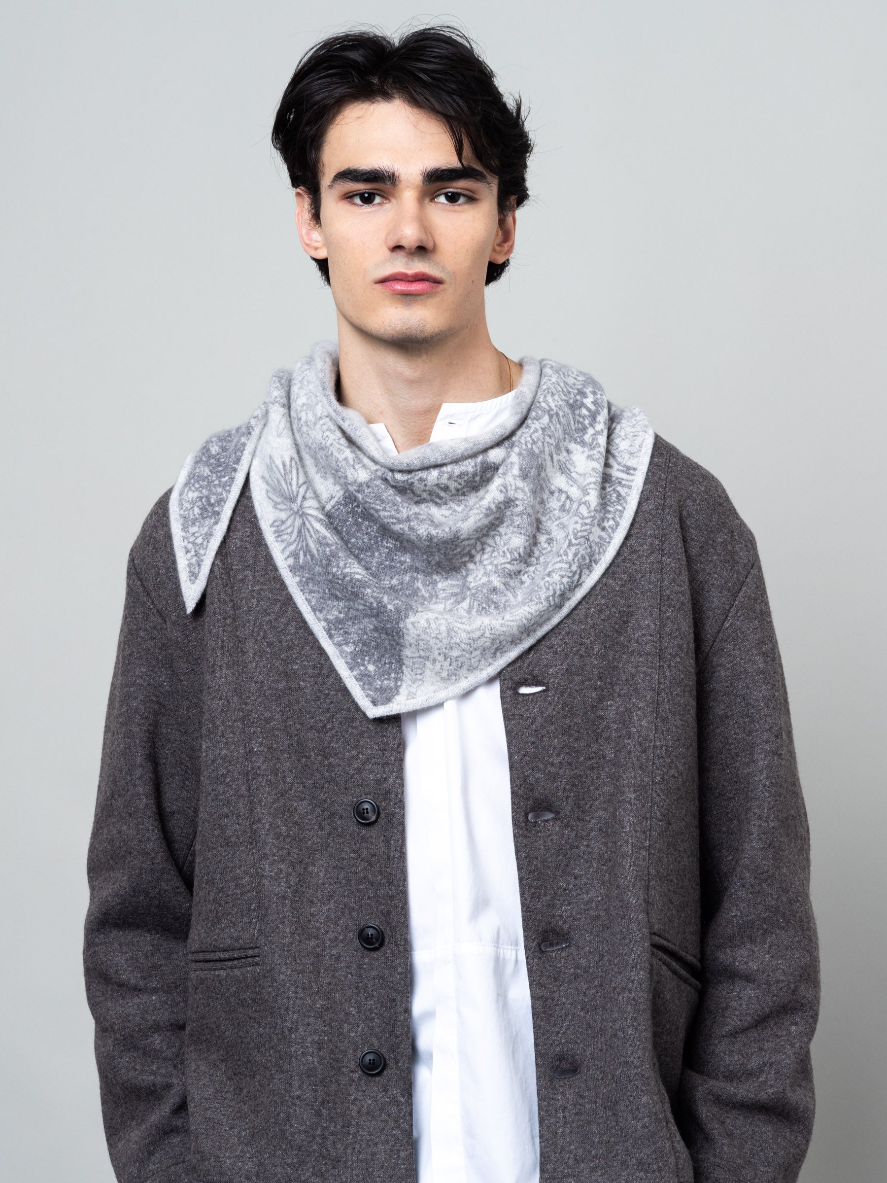 petrusse-maya-trigone-triangle-100-cachemire-gris image 7