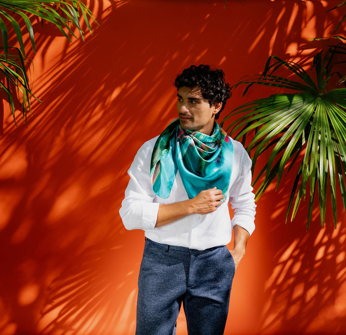 petrusse-carr-soie-105-froufrou-meraude-foulard-danse image 3
