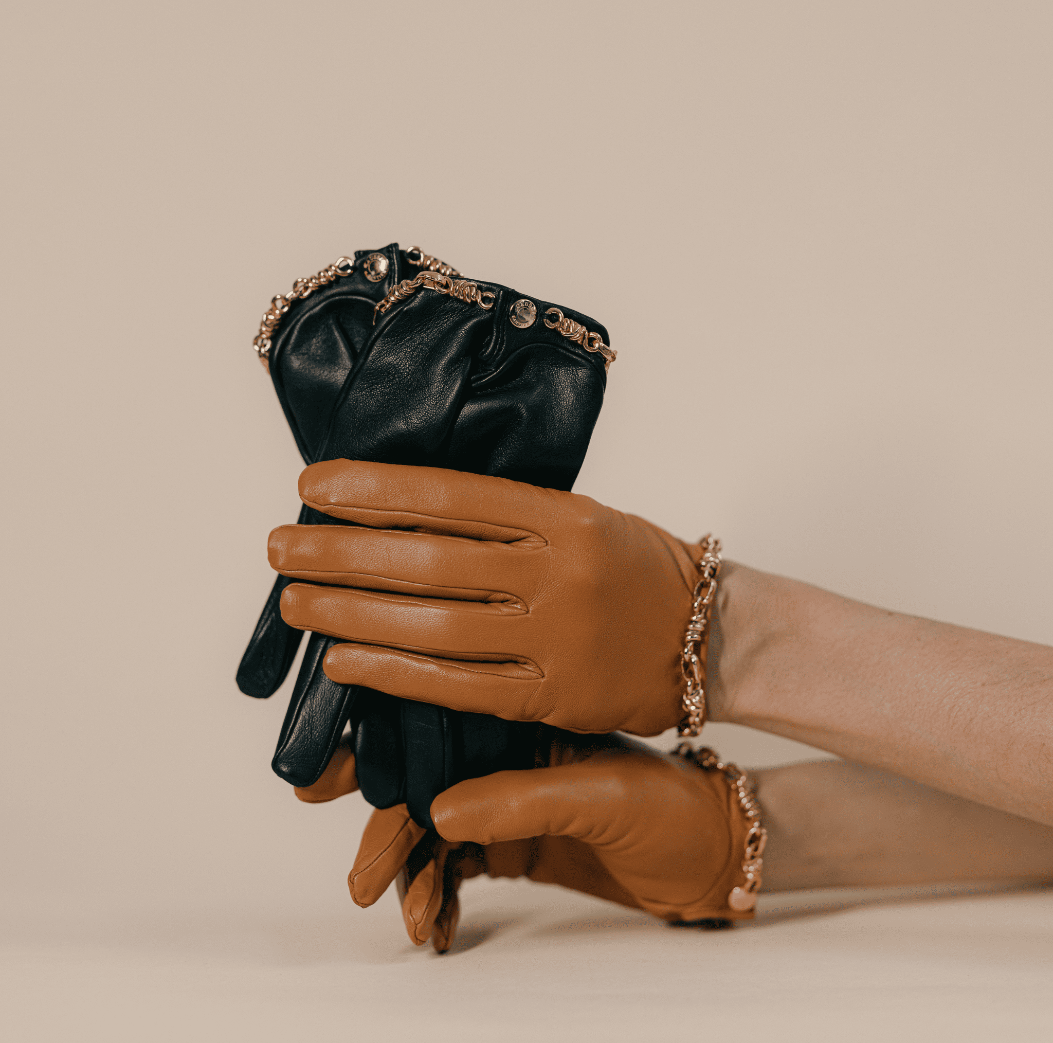 causse-x-goossens-gants-bijoux-cuir-d-agneau-soie-femme-dition-limit-e image 3