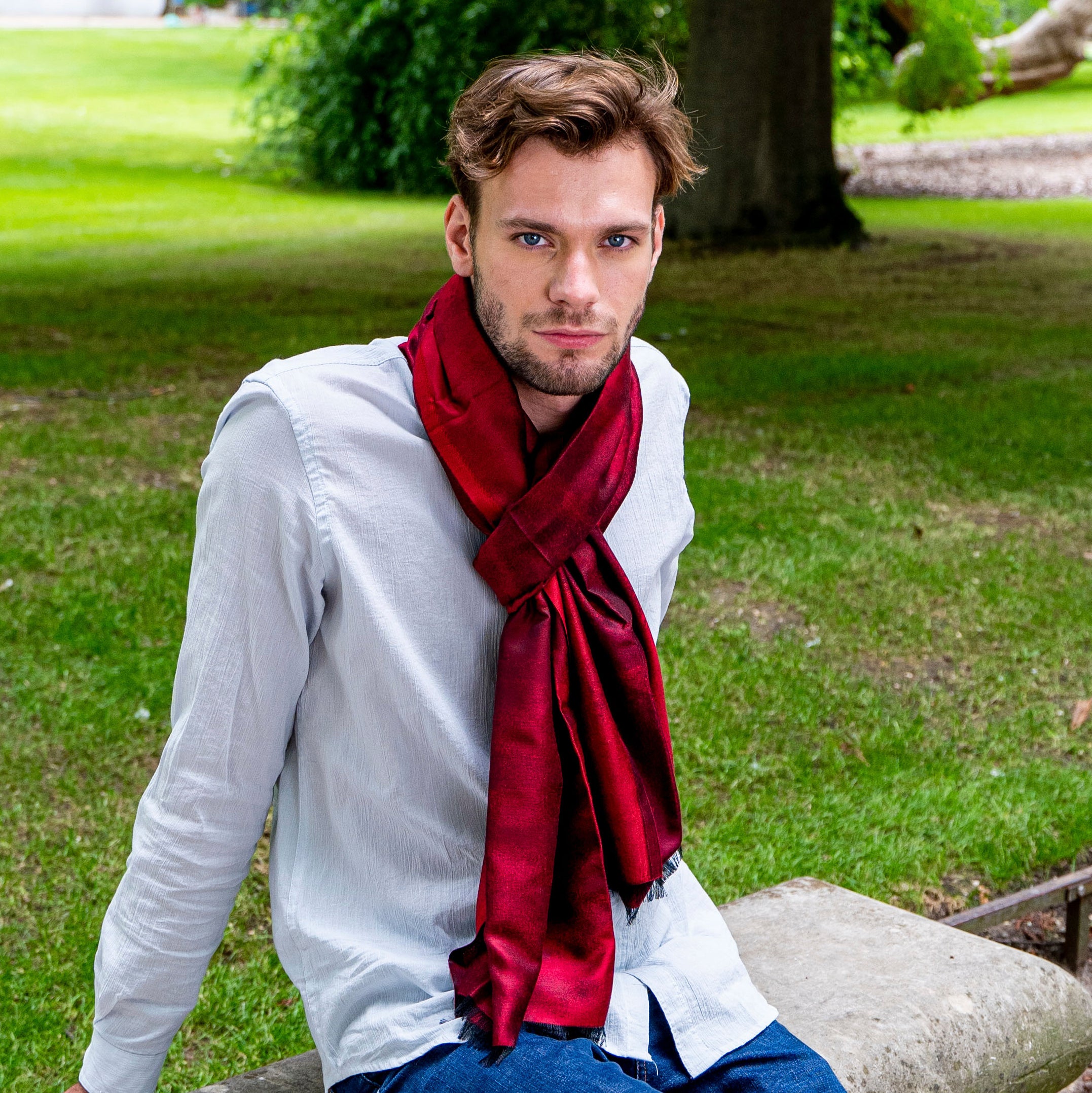petrusse-tole-beaumatine-rouge-jacquard image 4