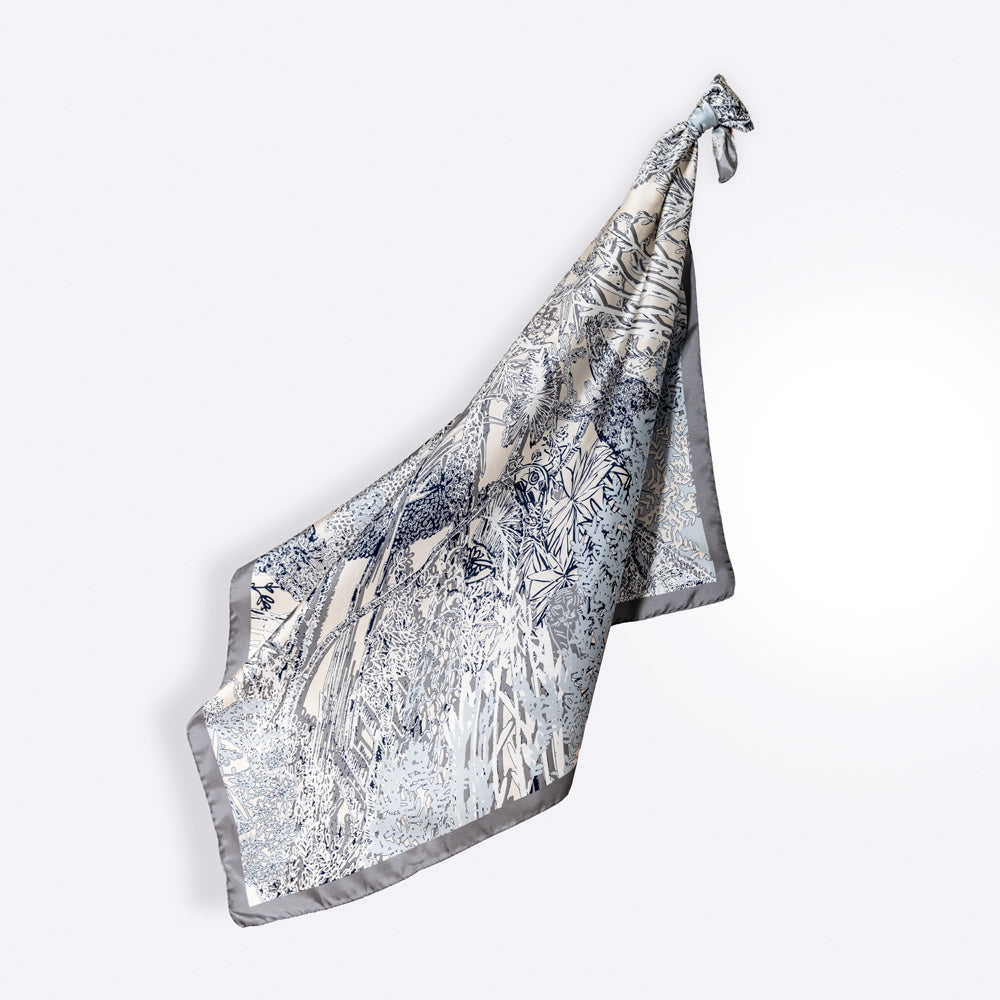 petrusse-carr-soie-90-eve-gris image 3