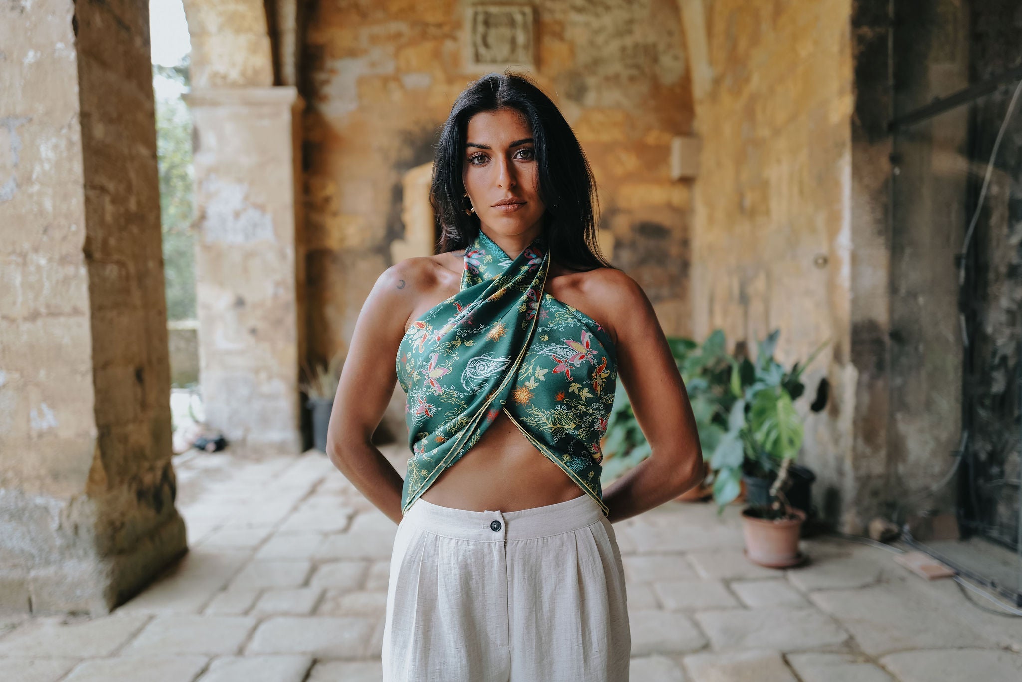 petrusse-carr-soie-105-oria-vert-foulard-en-soie image 7