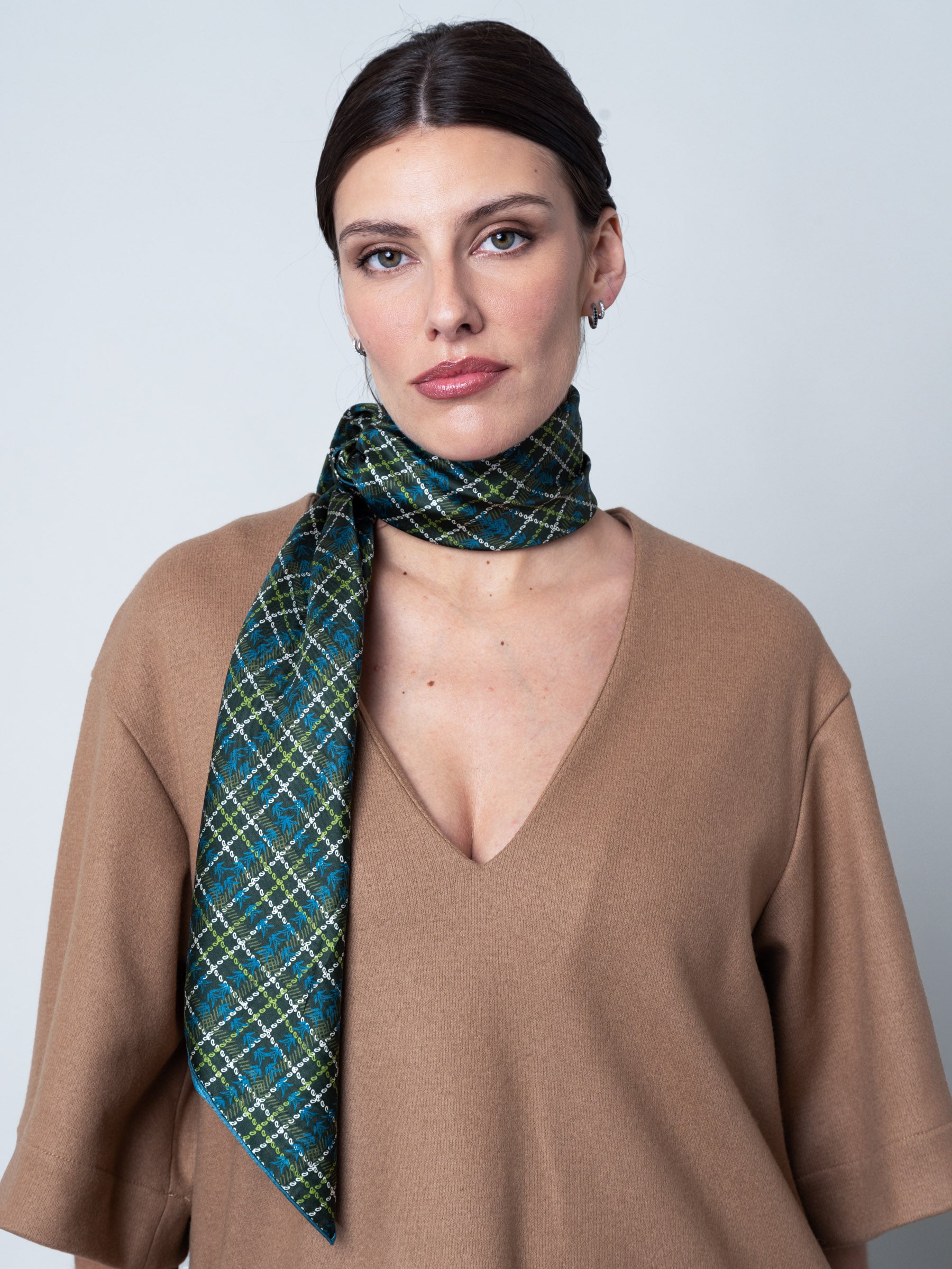 petrusse-clan-kaki-carr-de-soie-90-tartan image 5
