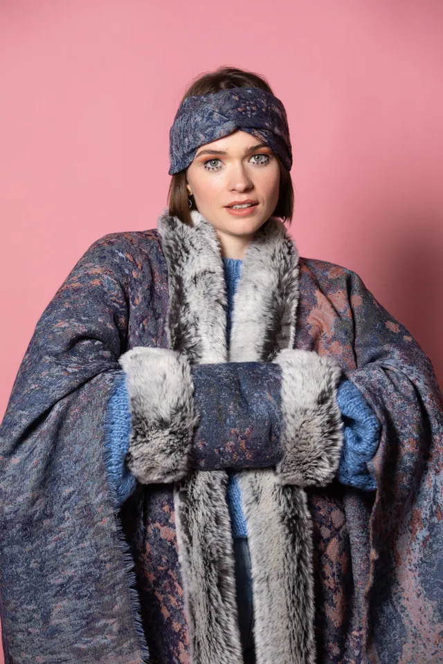 petrusse-cape-illusion-bleu-cape-100-laine image 1