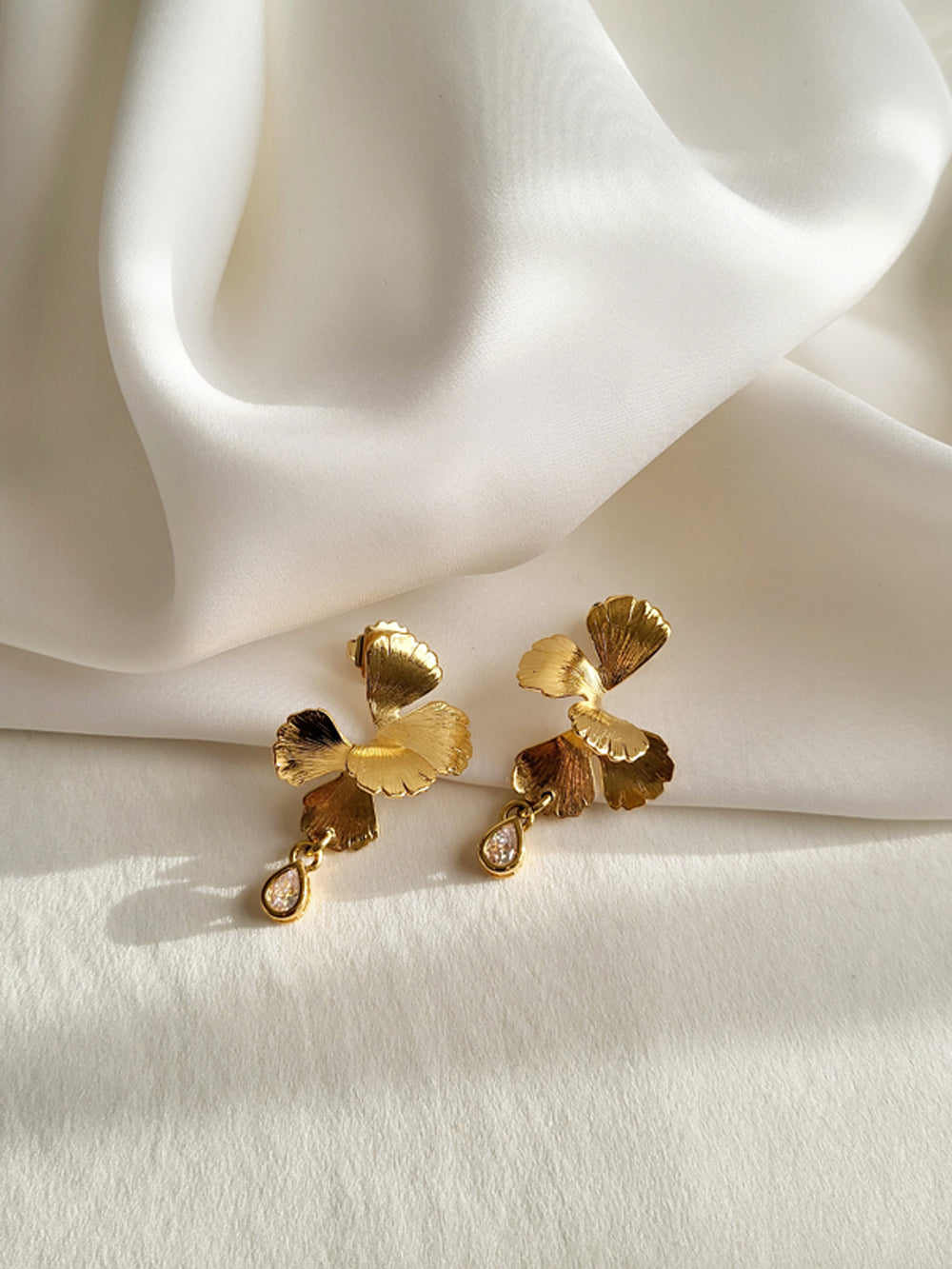 maison-sabben-valentine-boucles-d-oreilles-mari-e-fleur-zircon-gouttes-4-5-cm image 2