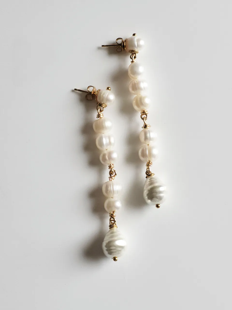 maison-sabben-aurina-boucles-d-oreilles-mari-e-pendantes-perl-es-7-5-cm image 1