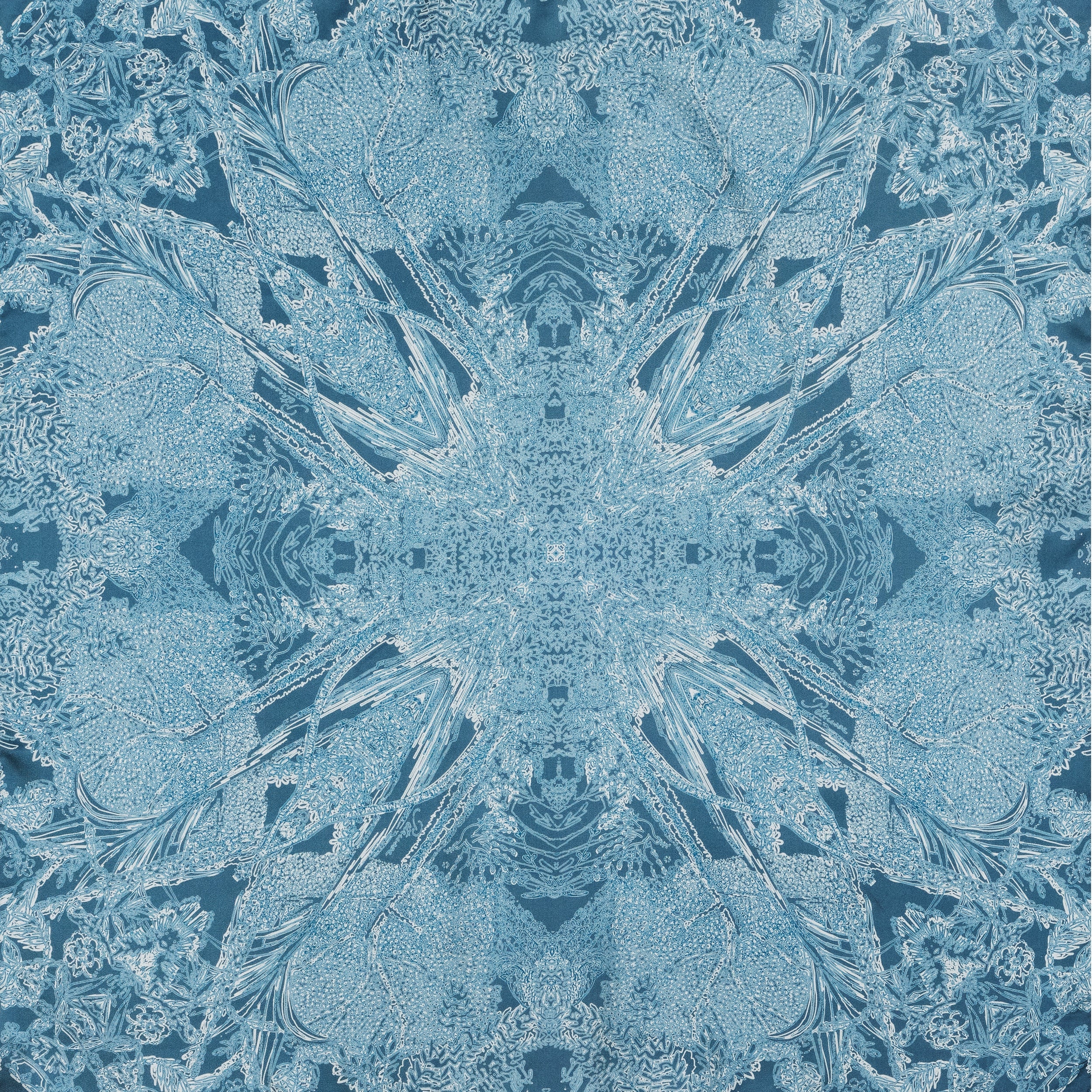 petrusse-euphoria-mini-bleu-denim-carr-de-soie-65cm image 1