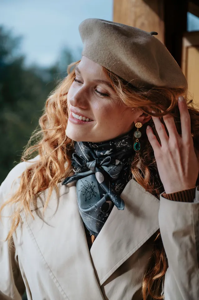 petrusse-silk-scarf-90-zenith-black-carr-soie image 1