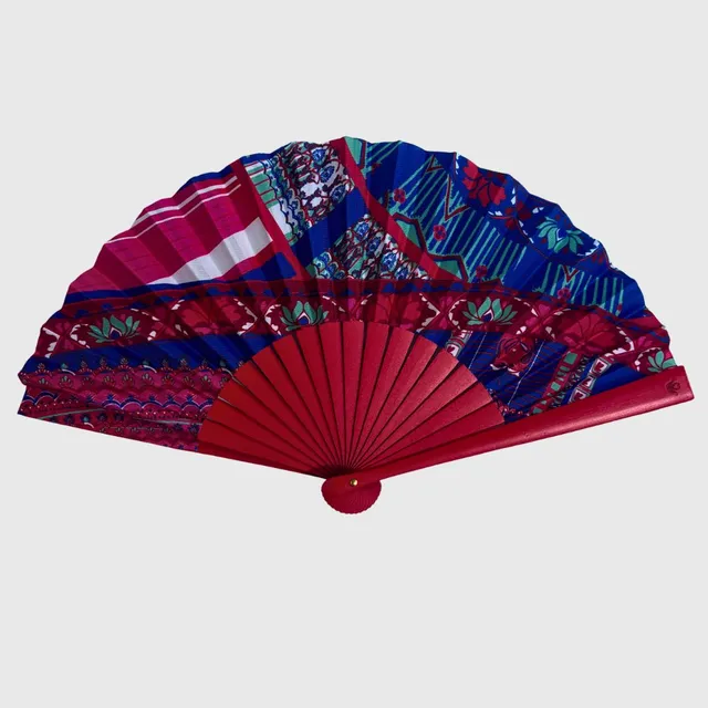 petrusse-sous-le-ciel-de-paris-ventail-bois-rouge-dominante-bleu image 1