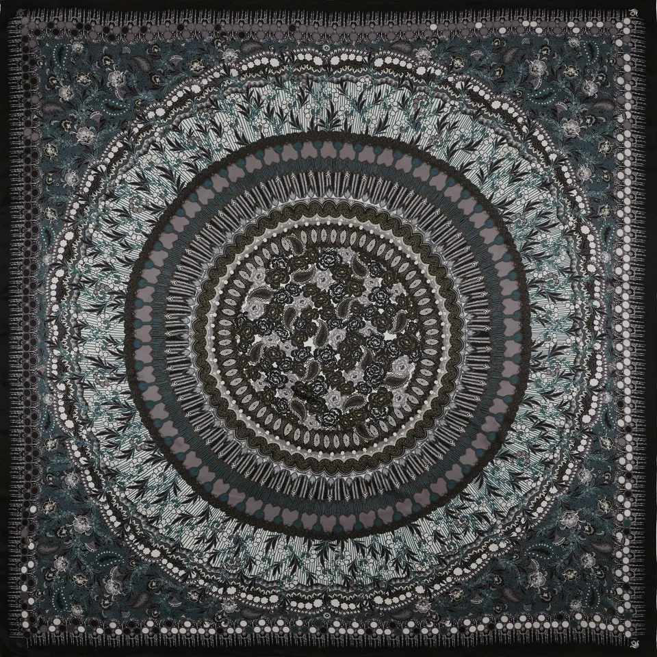 petrusse-carr-soie-130-boh-me-noir-grand-carr-en-soie image 1