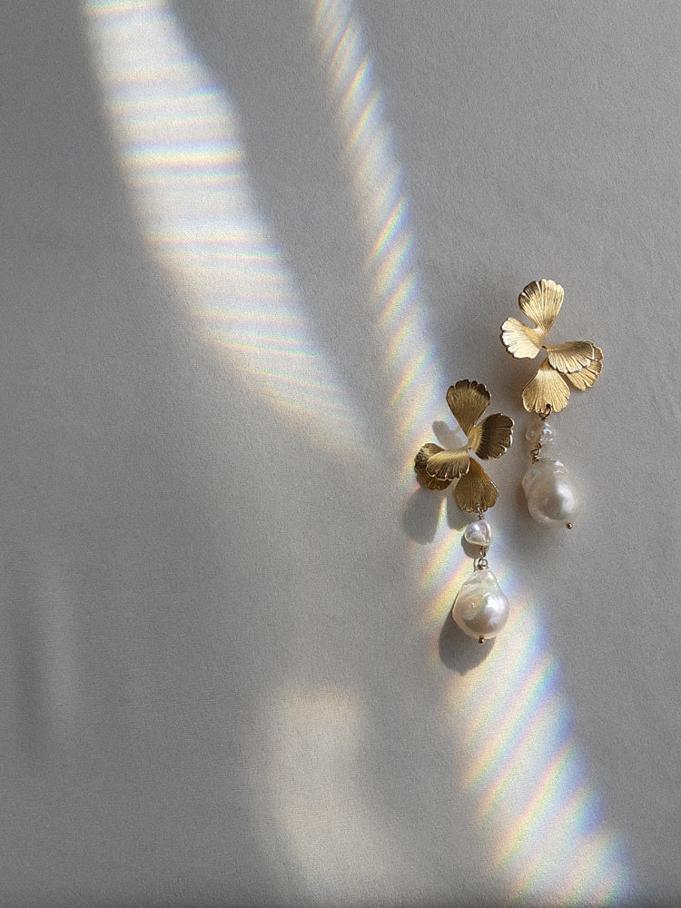 maison-sabben-olive-boucles-d-oreilles-mari-e-fleur-perles-de-culture image 2