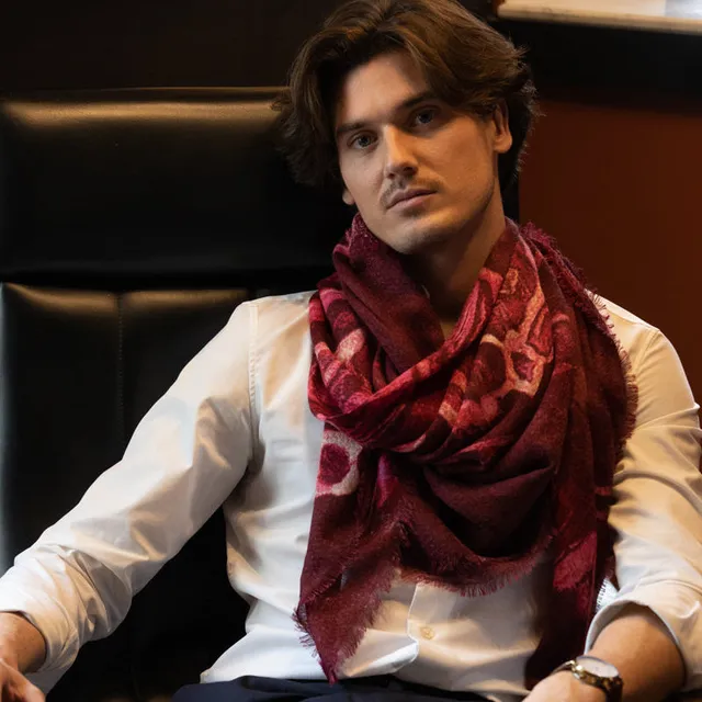 petrusse-carr-laine-120-allure-fuchsia-tole-laine-et-soie image 1