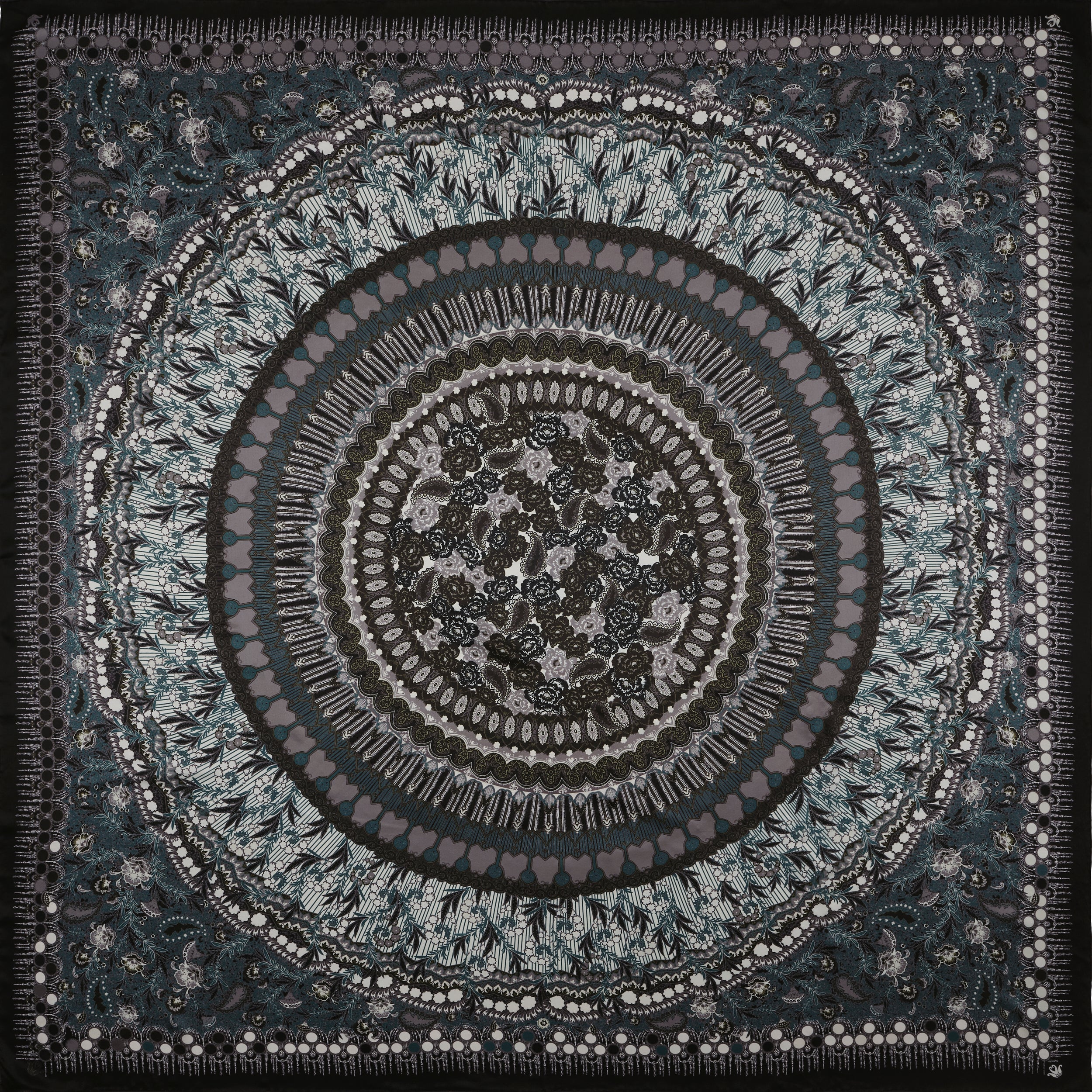 petrusse-carr-soie-130-boh-me-noir-grand-carr-en-soie image 1