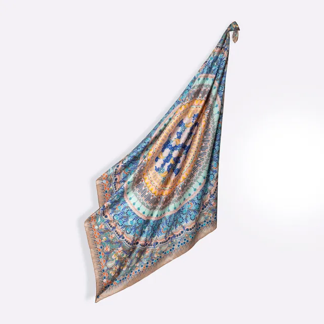 petrusse-carr-soie-130-boh-me-blue-grand-format image 1