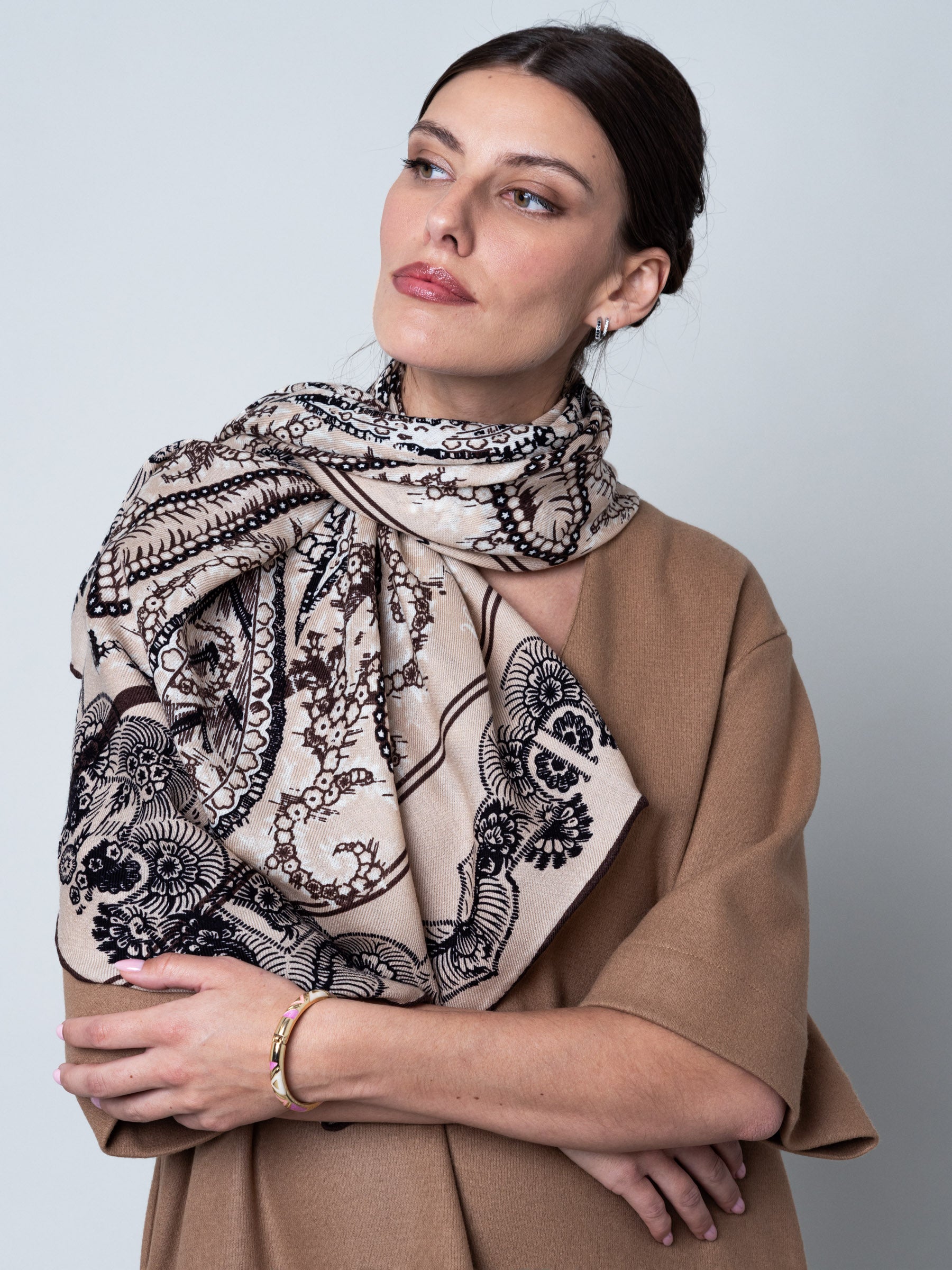 petrusse-moon-twill-ivoire-carr-laine-100x100-cm image 4