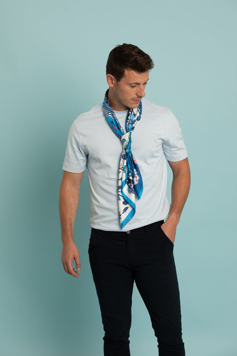 petrusse-carr-soie-90-iznik-bleu-foulard-soie-art image 6