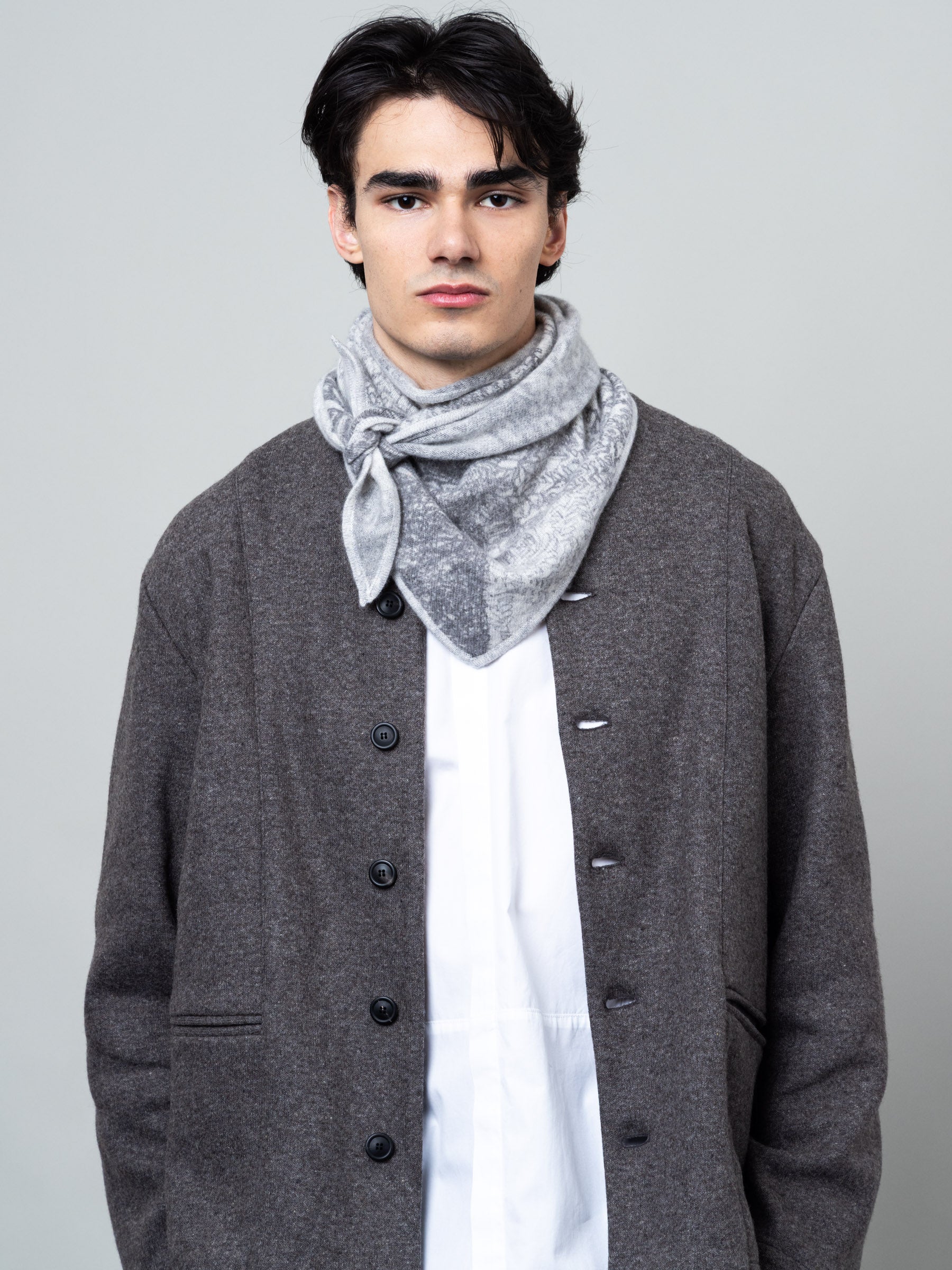 petrusse-maya-trigone-triangle-100-cachemire-gris image 1