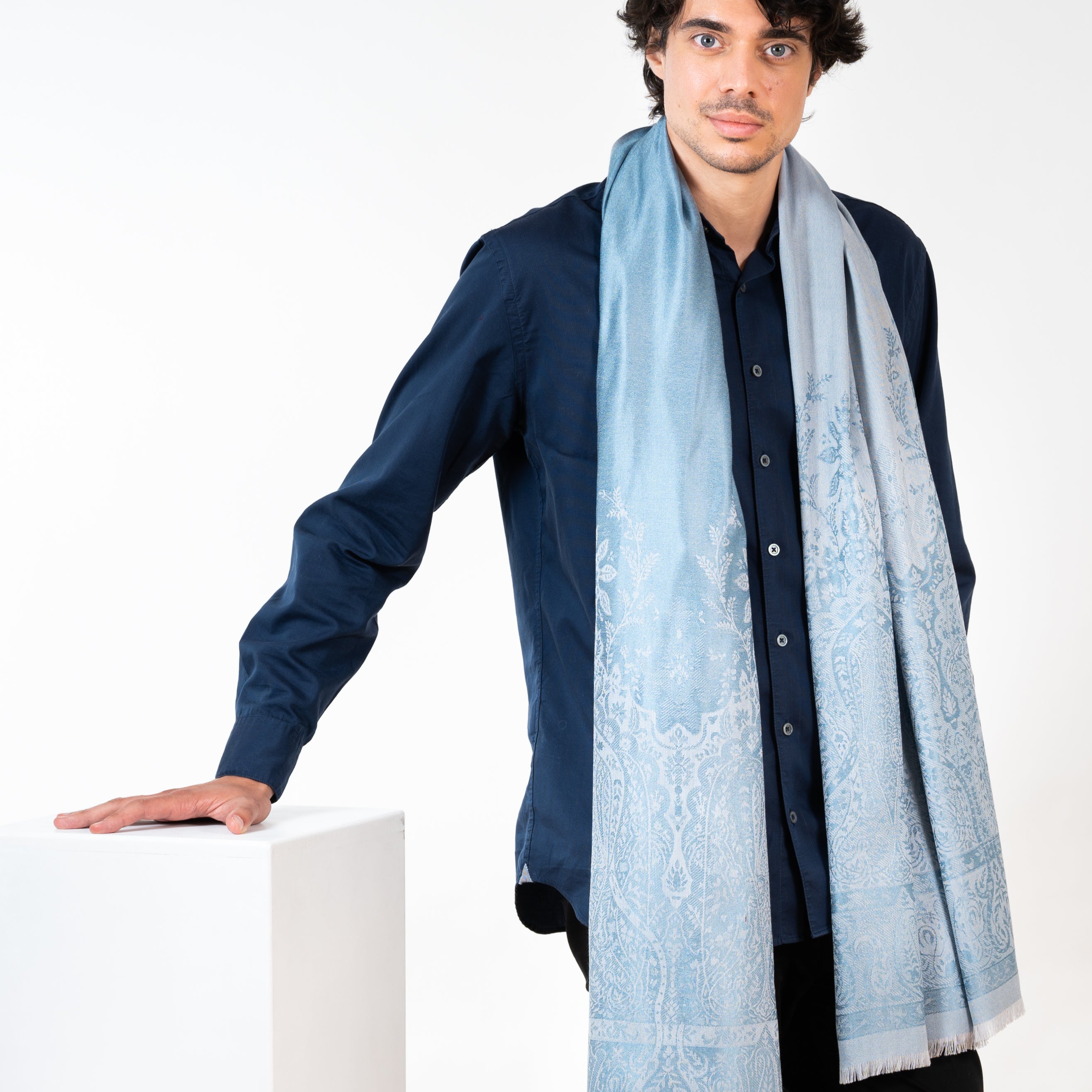 petrusse-palma-bleu-jean-tole-jacquard-soie-et-laine image 3