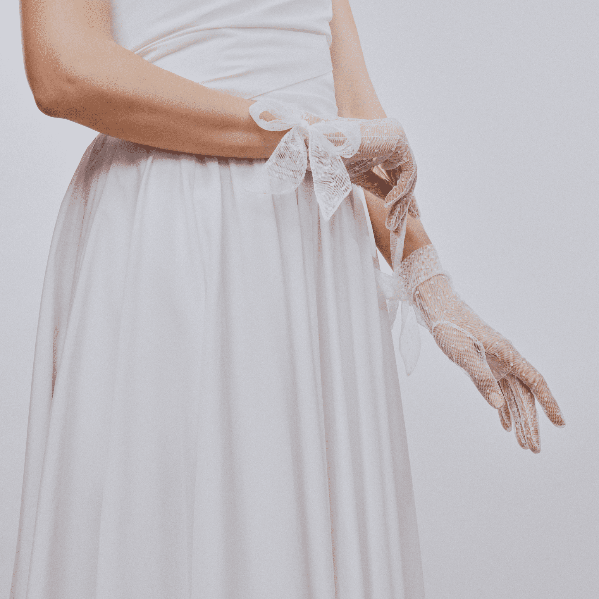 causse-ch-ri-ch-rie-gants-en-tulle-femme-pois-couture-n-ud-poignet-mariage image 2