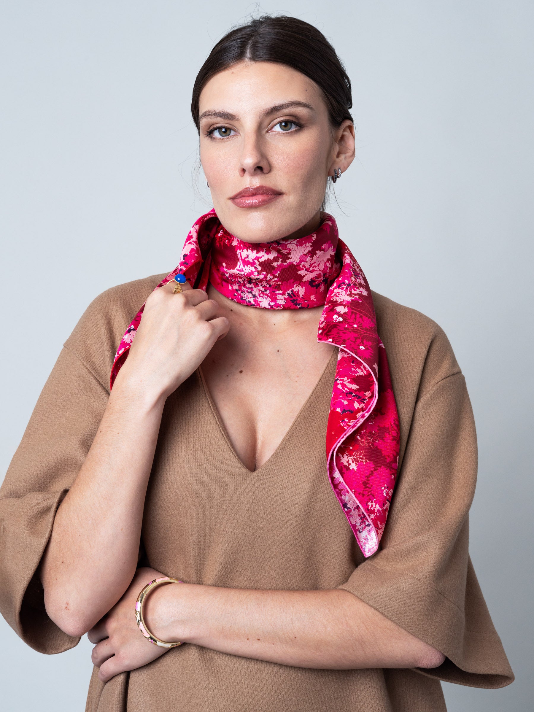 petrusse-carr-soie-90-brume-fuchsia image 5