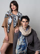 petrusse-wool-scarf-120-pavement-carr-laine-soie-louvre-abu-dhabi image 5