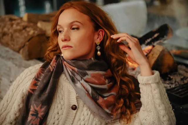petrusse-cashmere-scarf-120-yse-coffee-carr-cachemire image 1