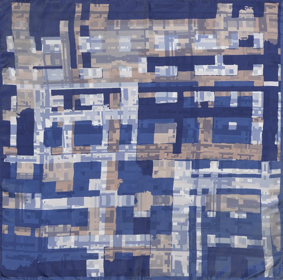petrusse-carr-soie-90-ariane-marine-foulard-g-om-trique image 1
