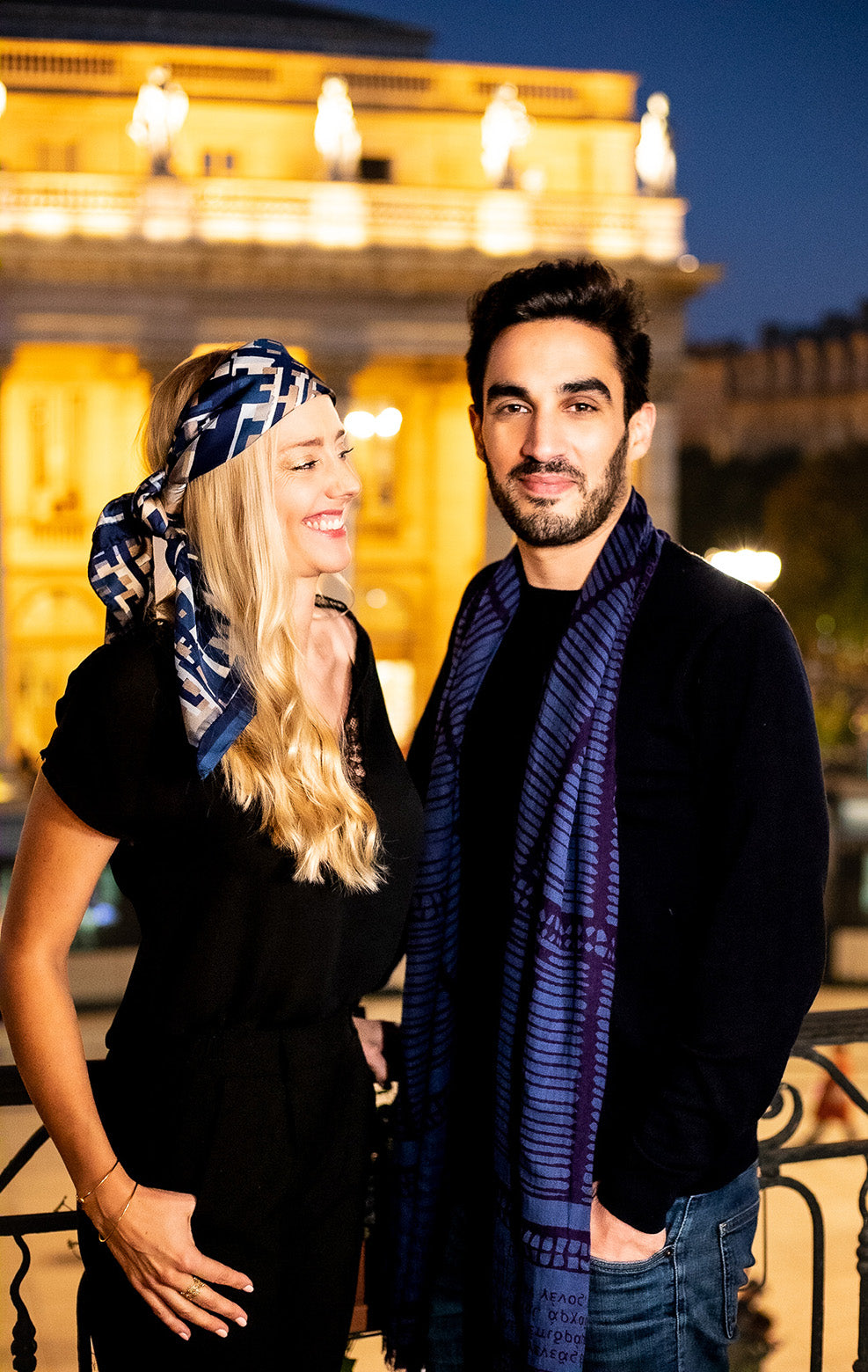 petrusse-carr-soie-90-ariane-marine-foulard-g-om-trique image 4
