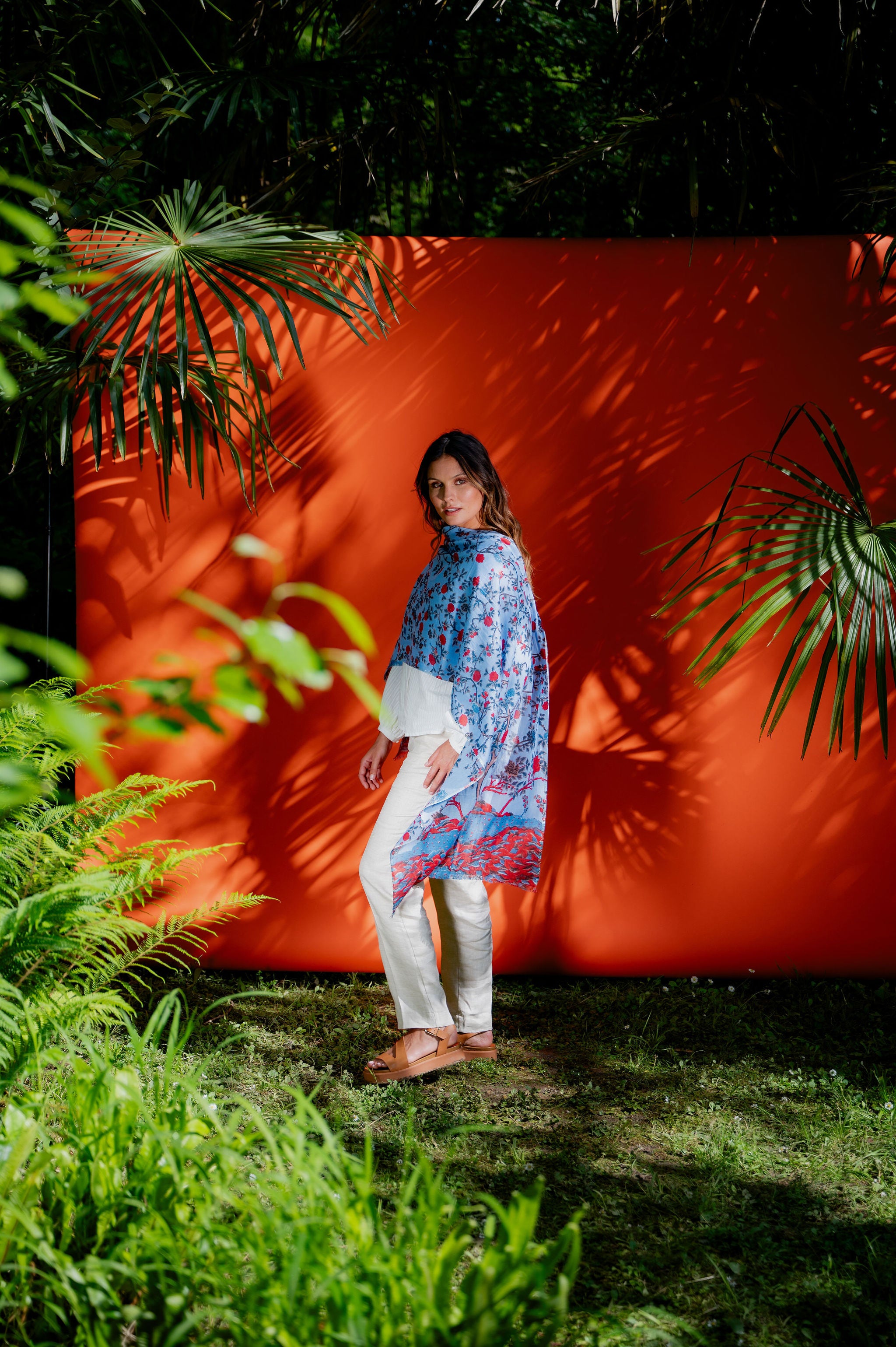 petrusse-l-orient-bleu-tole-coton-blanc-rouge image 6