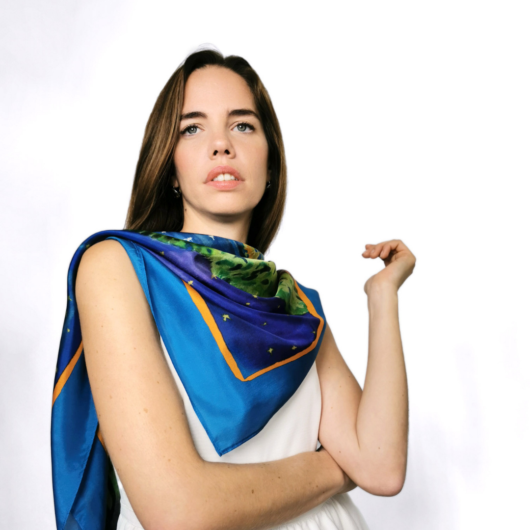 petrusse-carr-soie-105-songe-de-nuit-carr-soie-bleu image 4