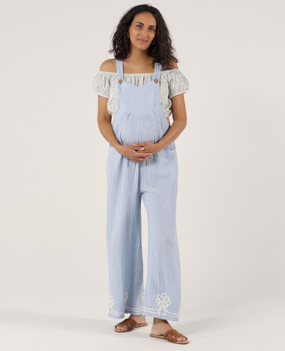 cache-c-ur-yael-salopette-de-maternit-bleu-broderie-cordon image 3