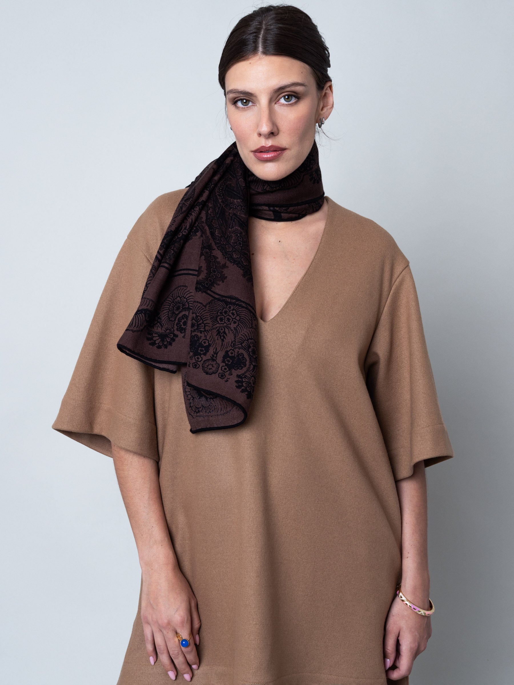 petrusse-carr-laine-100-moon-twill-chocolat-carr-100x100-cm image 4