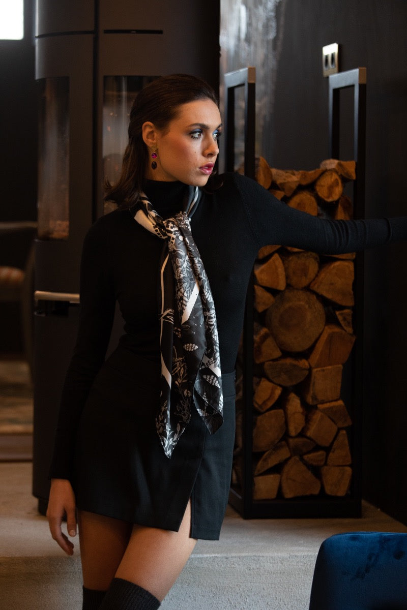 petrusse-carr-soie-105-fantasy-noir image 4