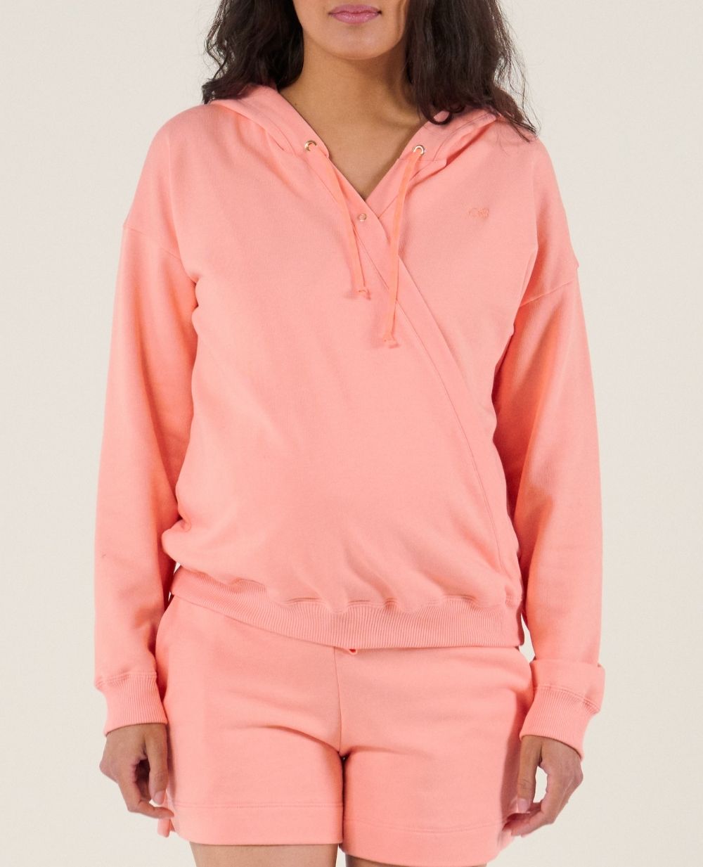 cache-c-ur-coconut-hoodie-de-grossesse-et-d-allaitement-abricot image 1