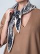 petrusse-maya-triangle-black-tole-triangle-100-cachemire-noir image 5