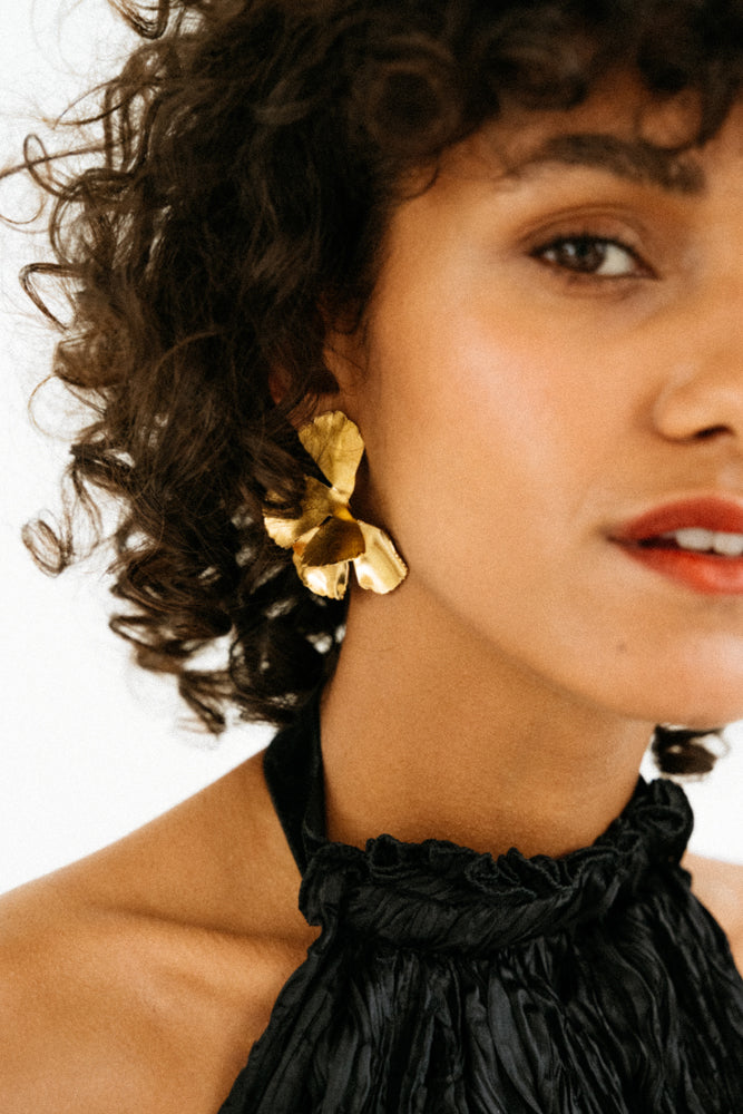 maison-sabben-univers-large-boucles-d-oreilles-mariage-grande-fleur-5-5-cm image 3