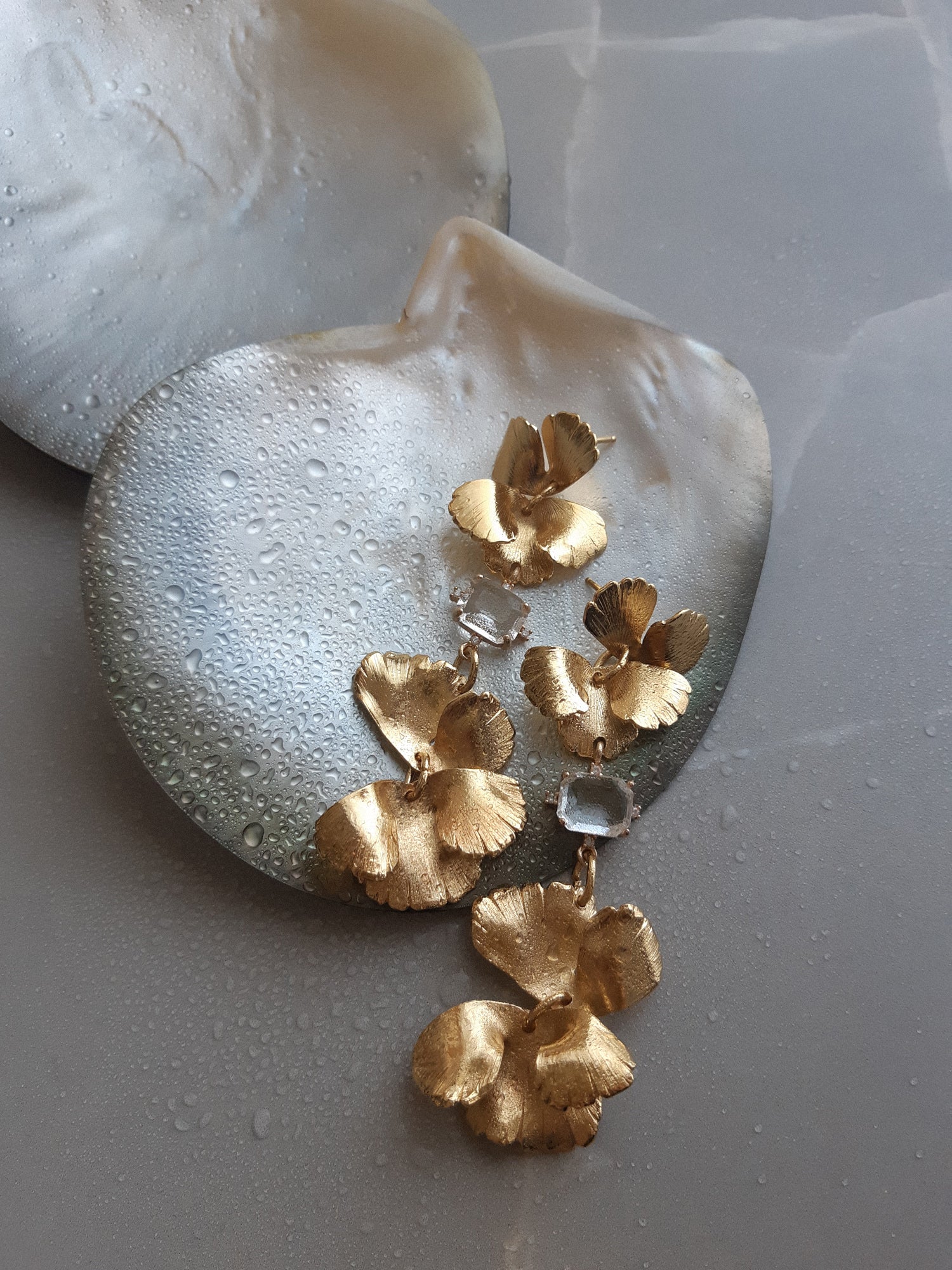maison-sabben-almond-boucles-d-oreilles-mari-e-longues-10cm-strass-p-tales image 1