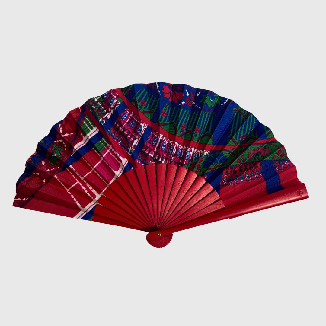 petrusse-sous-le-ciel-de-paris-ventail-bois-rouge-dominante-bleu image 2