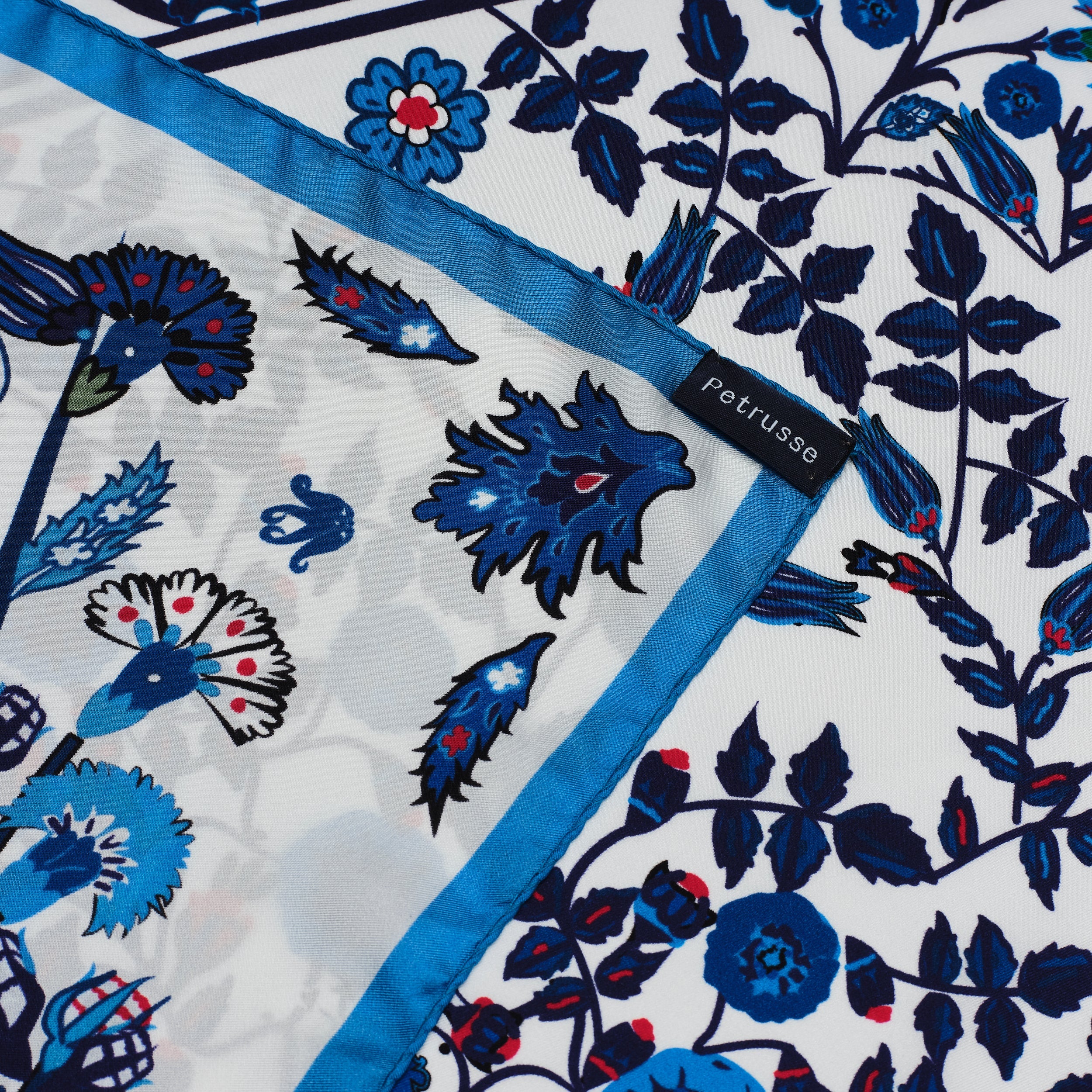petrusse-carr-soie-90-iznik-bleu-foulard-soie-art image 3