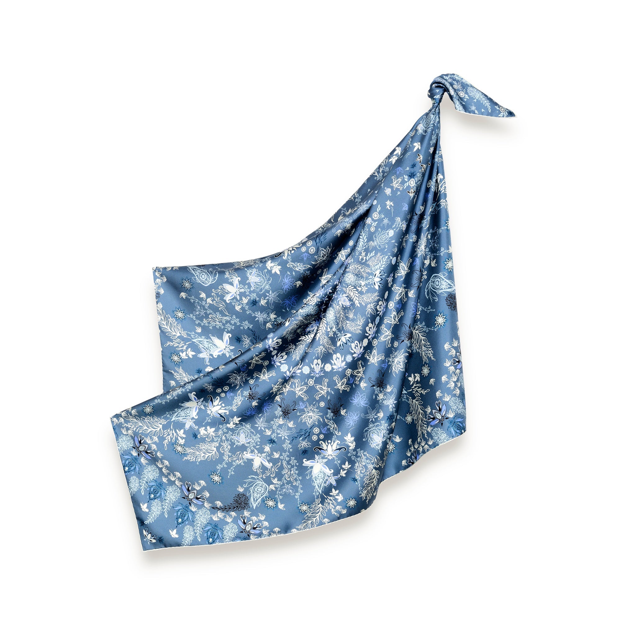 petrusse-carr-soie-105-oria-denim-foulard image 3
