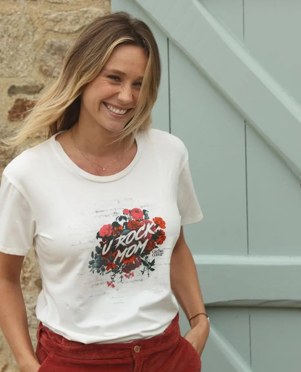 cache-c-ur-rock-t-shirt-de-grossesse-rouge-u-rock-mom image 2