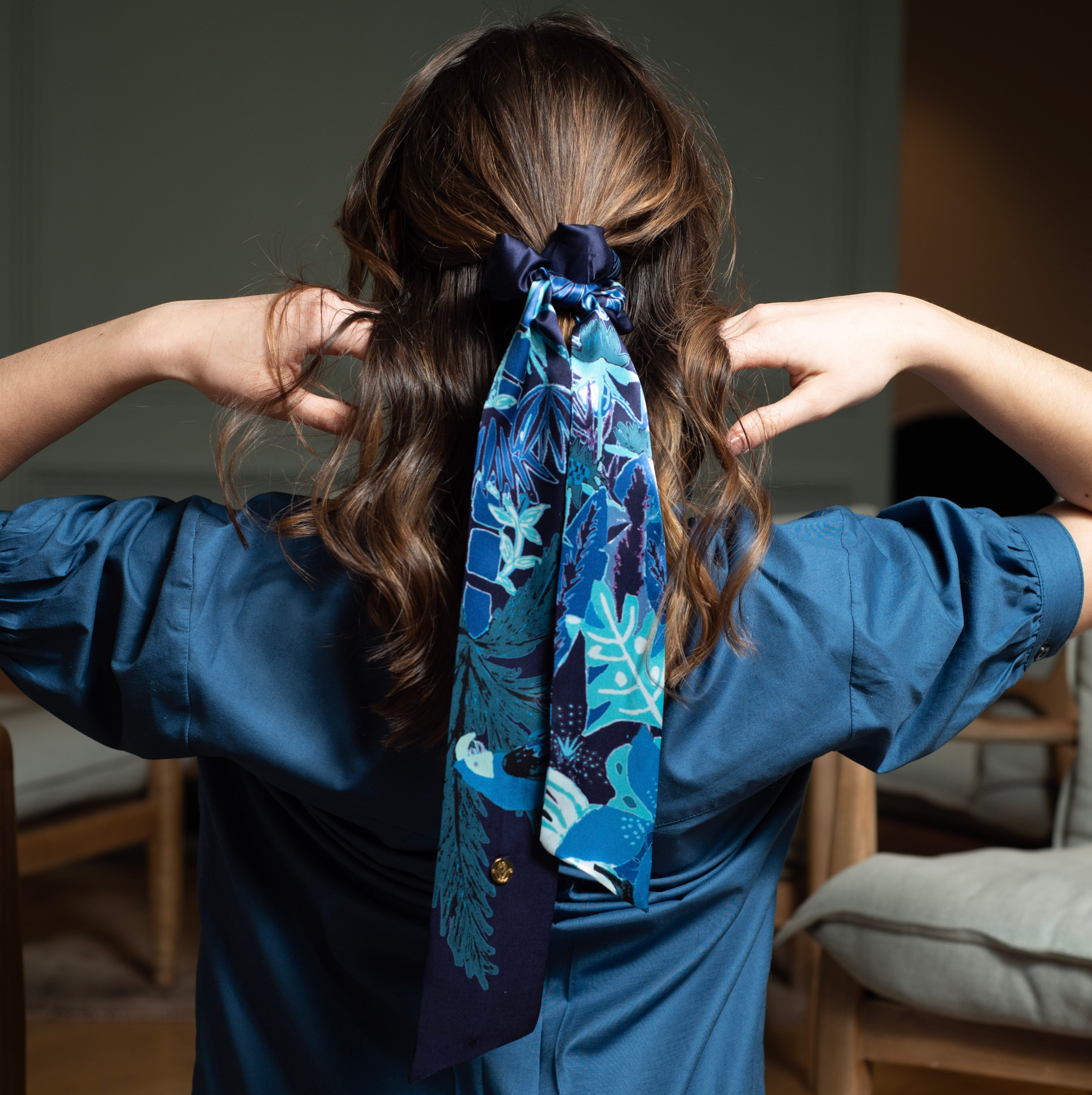 petrusse-foulchie-r-ve-bleu-charpe-soie image 3